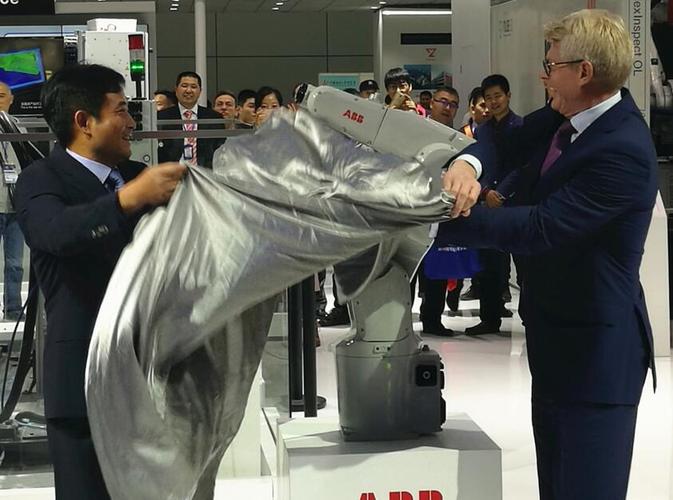 工业机器人制造商abb今天宣布在中国制造的第5万台机器人下线.